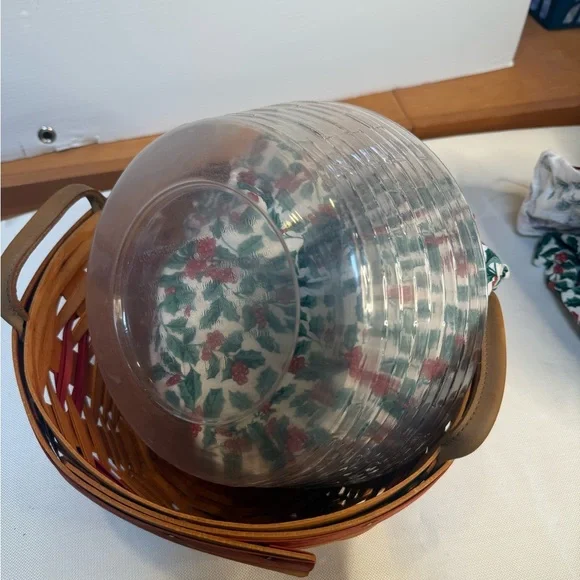 Longaberger Hand-Woven Basket with PLASTIC insert and Floral Liner 1999 - Picture 2 of 14